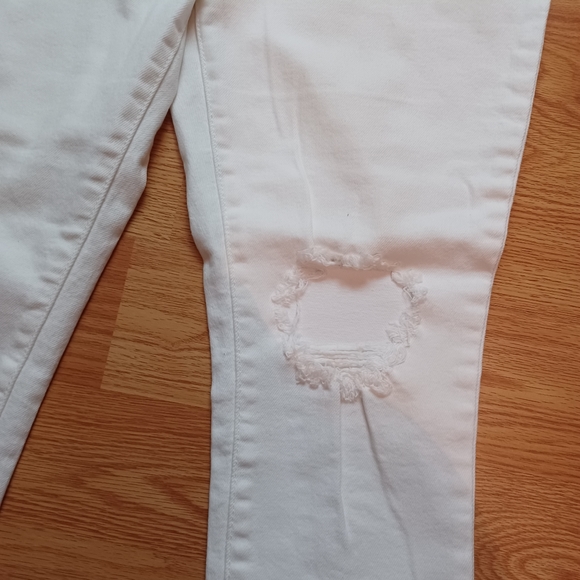 Crisp White Levis - Picture 2 of 6